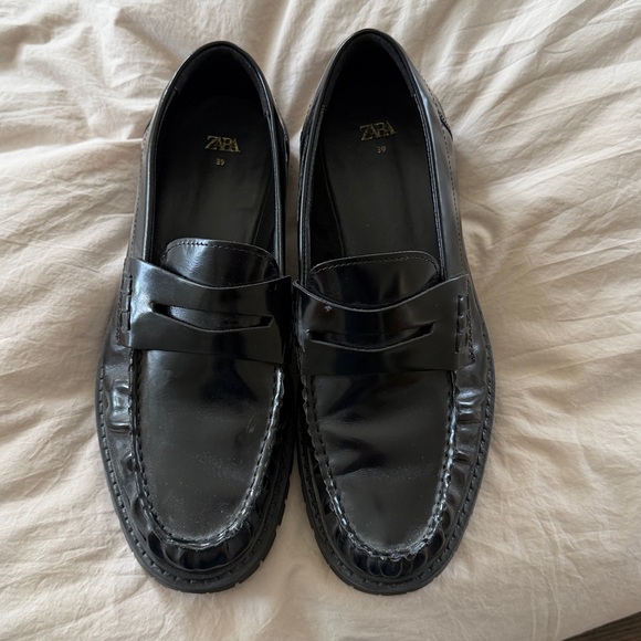 Zara perfect black high polish loafers with lug sole - Picture 2 of 4